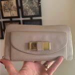 Chloé Authentic CHLOE Leather Bow zip around continental wallet Photo 2