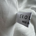 White Belle Sleeve V Photo 5