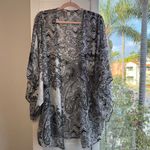 Forever 21 classic black and white paisley short sleeve kimono cover up top Photo 1