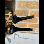 Charlotte Olympia Dolly Leopard Beige Gold
Black Figure Heel Platform Pump 37.5 Photo 8