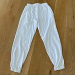 Boohoo  - Butterfly Los Angeles Graphic Sweatpants Joggers in White Photo 5