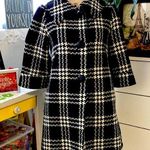 Coat | black and white plaid pattern. 3 button and belted back. Made in Japan. Photo 0
