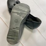Baretraps - Women’s Black Flats - Size 6. Great condition and from a smoke free home. Photo 3