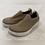 **OOFOS OOmg Low Shoe – Women’s Size 9.5 – Brown Tan** Tan Photo 1