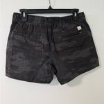 Vuori  Women’s Vintage Ripstop Shorts Dark Gray Camo Size S Photo 3