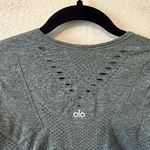 Alo Yoga  Lark Long Sleeve Green Athletic Size S Athleisure Running Pilates Photo 3