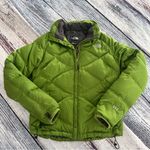 The North Face Women's Green 550 Goose Down Puffer Jacket Photo 3