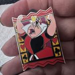 Disney  2015 pin Queen of Hearts Villain Alice in Wonderland playing card Photo 4