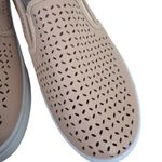 Gold Toe Beige Tan Eyelet Cutout Slip On Comfort Cushioned Platform Shoes Size 9 Photo 1