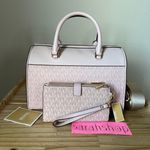 Michael Kors Set Photo 1