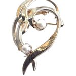 Brooks Vintage 3D plume and cultured pearl brooch. Photo 1