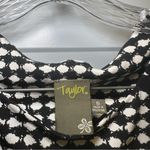 Taylor Black/White Print Scoop Neck Short Sleeve Dress size 6 Black Photo 1