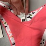 Maaji NWT  Women's Standard Thin Side Bottoms Size Small Pink and White Photo 2