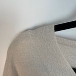 Barefoot Dreams Women's Cream Beige Ultra Lite Hi-Low V-Neck Sweater Size Small Photo 6