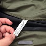 Vuori  Women’s Moss Green Omni Performance Workout Lined Shorts Sz XXS Photo 4