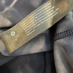 Lululemon crop shirt like new in size 4 it is new without tags Photo 3