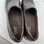 Clarks Women 10 Bendables Slip On Heeled Loafer Brown Faux Alligator Shiny Work Photo 8