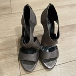 Diane Von Furstenberg  Diane Sandals Heels Gray Leather Metallic Size 7 Photo 3