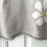 Lisa Todd Full Bloom Lofty Lux Blend Light Grey Daisy Design V Neck Sweater XS Gray Photo 6
