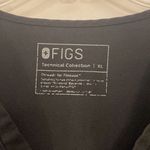 FIGS  scrub top size XL￼ Photo 2