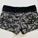 Lululemon Speed Short Size 6 Seawheeze 2017 SE* Counter Culture White Black Photo 2