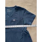 FIGS  Women's Technical Collection Catarina Pocket‎ Scrub Top Blue Size Large Photo 4