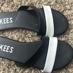 Tkees Kat Strap Leather Sandals Flats Black White Sz 7 Photo 4