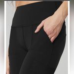 Alo Yoga  Cargo Leggings Photo 1