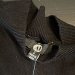 A&I lightweight sweater top Photo 3