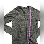Lululemon  Long Sleeve Heathered Black Womens Small Photo 5