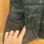 Old Navy  Size Medium Frost-Free Green Camouflage Quilted Puffer Vest NWT Photo 6
