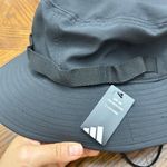 Adidas NWT  unisex UPF50 bucket hat Photo 4