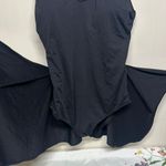 Black Sleeveless V Photo 8