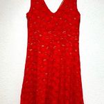 Red Sleeveless V Photo 6