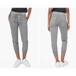 Kut From The Kloth  Mirabella Crop Joggers in Olive, Size M, Like New Condition Photo 4