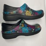 Crocs  Women’s Neria Pro ll Clogs Slip Resistant Size 8 Black Multi Floral Photo 2