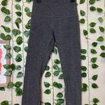 Lululemon Women’s size 4  leggings gray capri atheltic Photo 0
