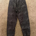 Lululemon gray black 7/8 joggers running size 6 Photo 2