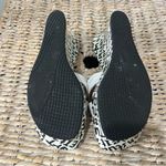 Stuart Weitzman NEW BLACK & WHITE LEATHER GRAFFITI PRINT LOGO SANDAL WEDGE 9.5 Photo 6