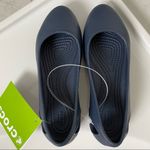 Crocs Women’s Laura Flat Size 4 Photo 4