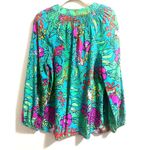 Lilly Pulitzer Elsa Shake Your Tail Feathers 100% Silk Blouse Green Magenta sz S Photo 3
