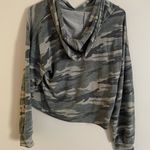 Forever 21 green camo cropped hoodie with drawstrings Photo 2
