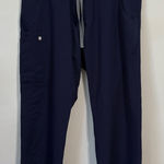 FIGS  Women’s Kade Cargo Scrub Pants in Navy Size Extra Large PETITE Photo 0