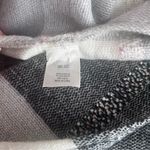 Francesca's Gray and White plaid Wrap OS Shaw Photo 4