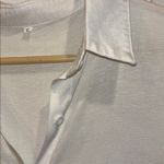 WHITE CLASSIC BUTTON UP SHIRT LONG SLEEVES WITH BUTTON CLOSURE PTP 21” Size undefined Photo 3