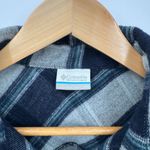 Columbia  Calico Basin‎ Shirt Jacket Womens Medium Blue Gray Polyester Pockets Photo 4