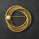 Vintage MCM Retro Gold Tone Swirl Mesh Faux Pearl Circle Brooch Pin 60s Classic Photo 0