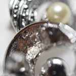 Avon Vintage Eternal Twist Faux Pearl Silver Tone Party Glam Y2K Post Earrings Photo 2