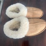 UGG  slippers size 7 Photo 0