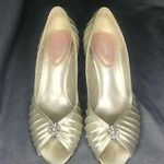 Ivory Satin Peep Toe Bridal Pumps with Rhinestone and Pearl Detail White Size 9 Photo 0